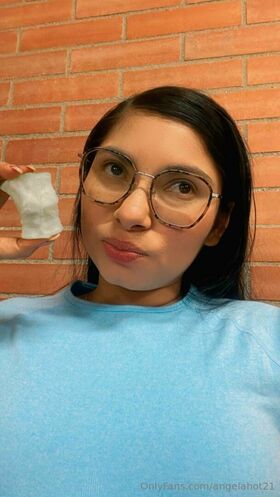 angelahot21