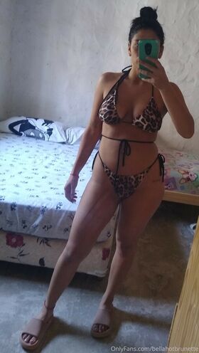 bellahotbrunette