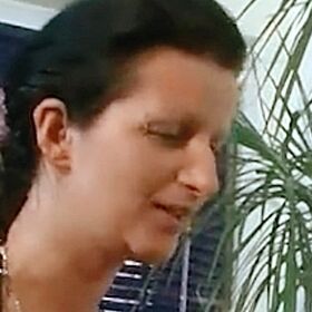 Kennt jemand ihren Namen ?  Darstellerin aus Muschi movie und tut sie es  bb Videos .