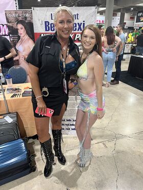 Lexi Bella