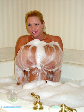 Maxi Mounds