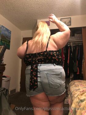 plussizecactusflower2