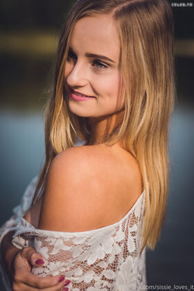 Sissie_Loves_It