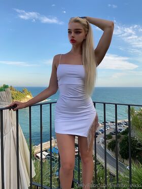 white_vikki